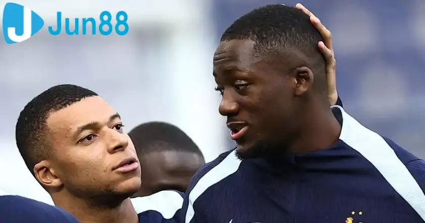 Mbappe được cho là đã chèo kéo Konate sang Real Madrid (Ảnh: GOAL). Mbappe được cho là đã chèo kéo Konate sang Real Madrid (Ảnh: GOAL).
