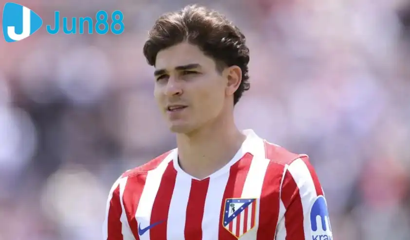 Tiền đạo Argentina là mục tiêu chính của Joan Laporta và Deco để thay thế Robert Lewandowski Tiền đạo Argentina là mục tiêu chính của Joan Laporta và Deco để thay thế Robert Lewandowski