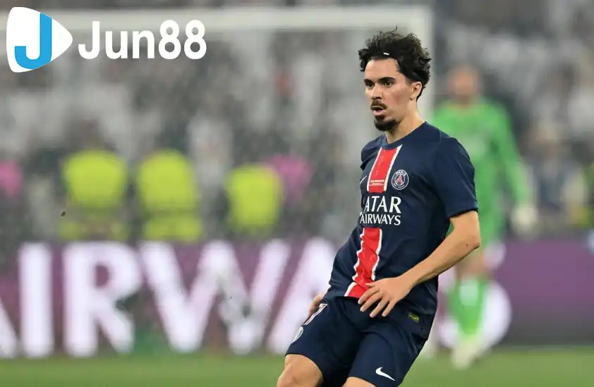 Vitinha là nhạc trưởng lối chơi của PSG ở mùa giải 2024/25 Vitinha là nhạc trưởng lối chơi của PSG ở mùa giải 2024/25