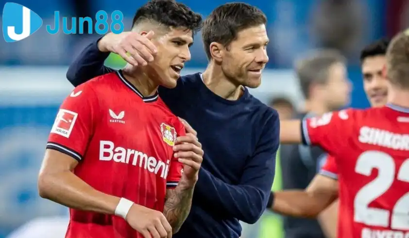 Dưới thời Alonso, Hincapie ra sân 121 trận và góp công lớn vào chức vô địch Bundesliga 2023/24