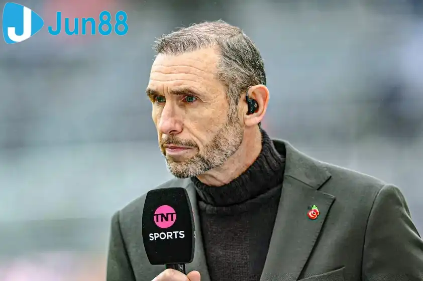 Martin Keown thể hiện sự lo lắng về tình hình lực lượng hiện tại của Arsenal. Ảnh: TNT Martin Keown thể hiện sự lo lắng về tình hình lực lượng hiện tại của Arsenal. Ảnh: TNT