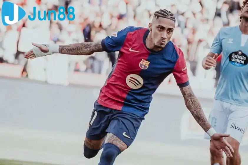 Raphinha được xem là 1 trong những cầu thủ hay nhất của Barca. Ảnh: CLB